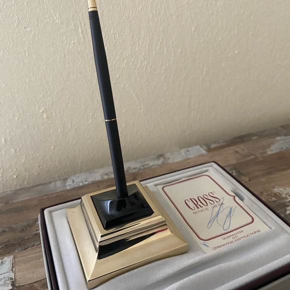 Cross Refillable Pen with Metallic Finish Base - Picture 3 of 5